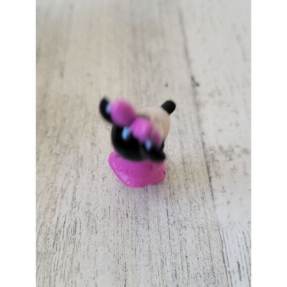 Pink outfit Minnie Mouse happy smile mini toy figure - Picture 3 of 4
